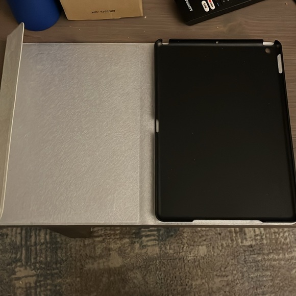 Symmetry Series 360 for iPad 7th or 8th generation - Picture 2 of 3